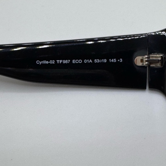 Tom Ford - sunglasses with case - Like New - never worn - 53-19-145 - Picture 5 of 15